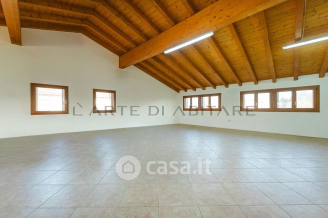 Capannone in commerciale in Via Ghetto 40