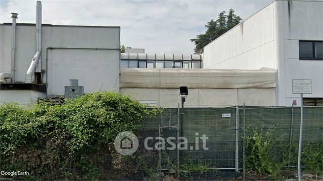 Capannone in commerciale in Via Guido Rossa 4