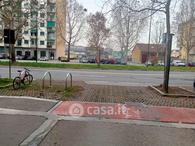 Garage/posto auto in residenziale in Corso Traiano 143