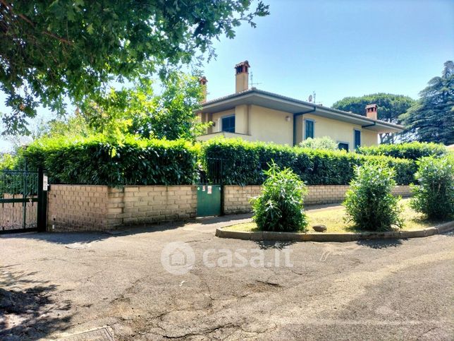 Casa bi/trifamiliare in residenziale in Via della Pedica 66