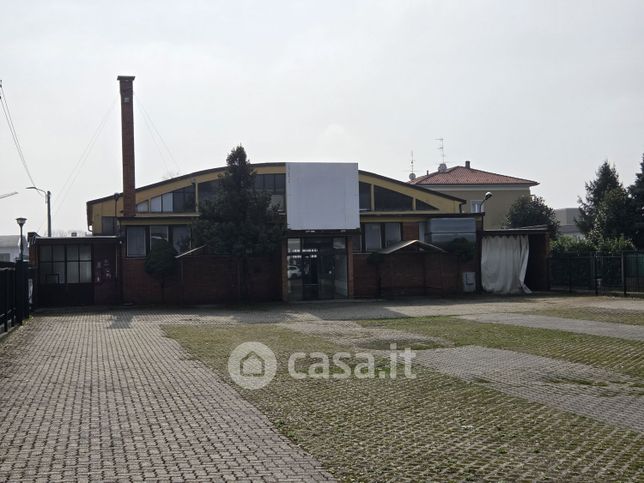 Capannone in commerciale in Via Mincio