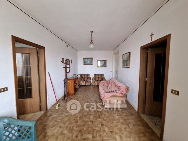 Casa indipendente in residenziale in 