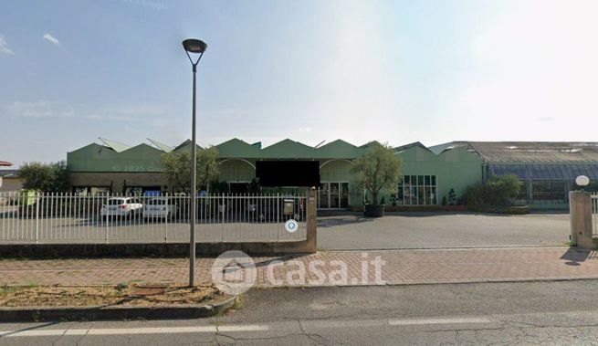 Capannone in commerciale in Via Benaco 42