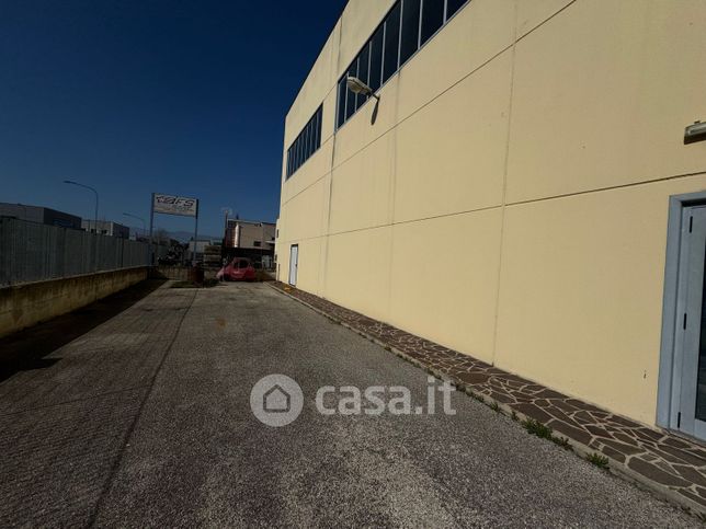 Capannone in commerciale in Via Sardegna