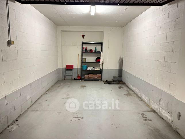 Box/posto auto in residenziale in Via Luoghi Santi 19