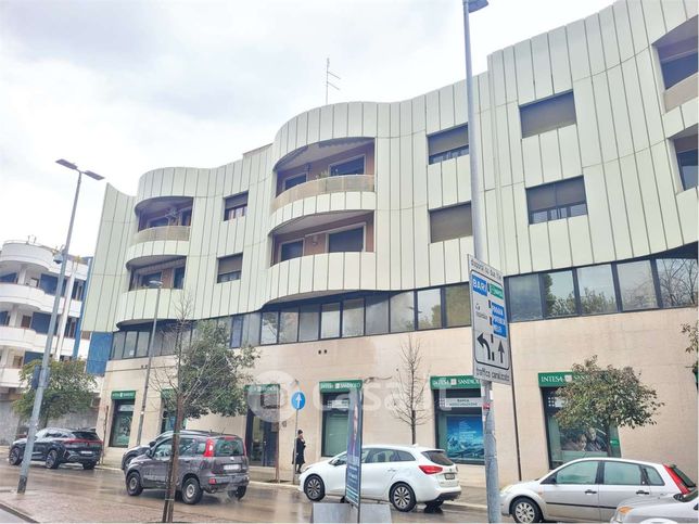 Ufficio in commerciale in Via Aurelio Saffi