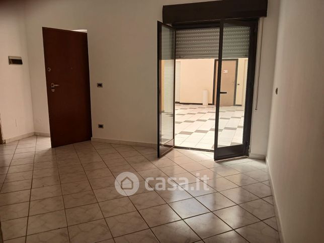 Ufficio in commerciale in Via Unità D'Italia