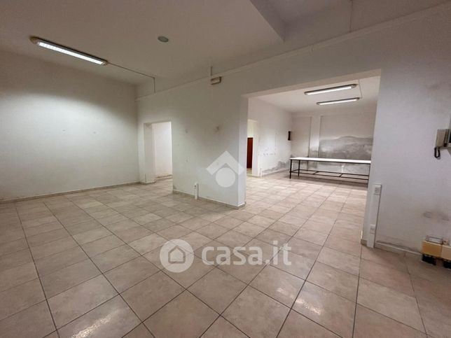 Capannone in commerciale in Via Cilembrini 2