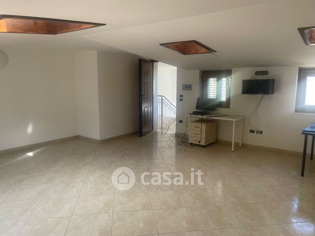 Ufficio in commerciale in Via Nazario Sauro