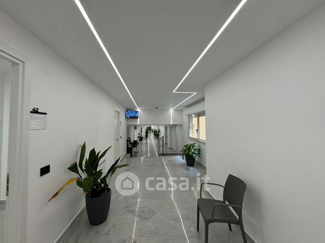 Ufficio in commerciale in Via Imperatore Federico
