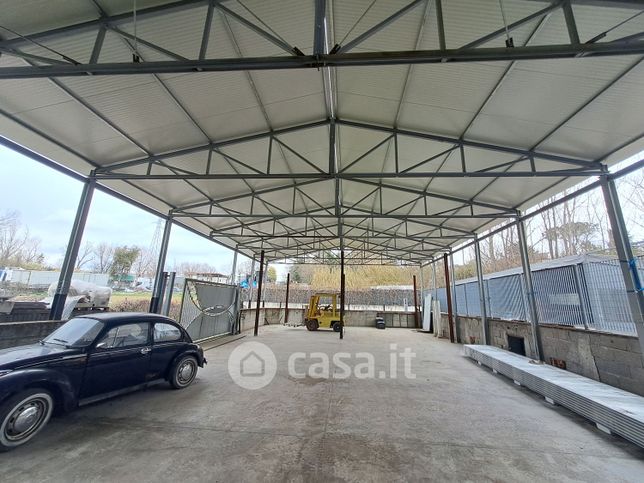 Capannone in commerciale in Via Nerina 155