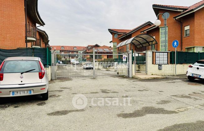 Box/posto auto in residenziale in Via Rivera