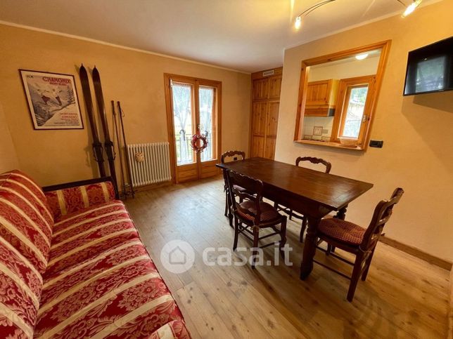 Appartamento in residenziale in Frazione Grande Golette 172