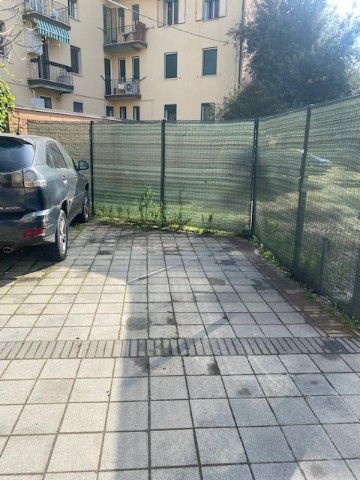 Garage/posto auto in residenziale in Viale Giosuè Carducci