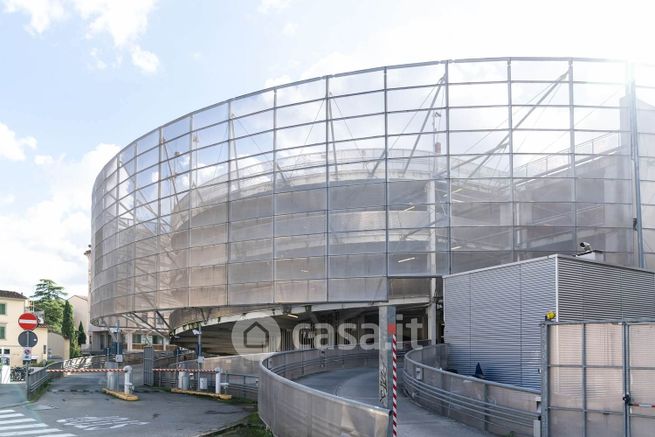 Box/posto auto in residenziale in Piazza Alberti 46