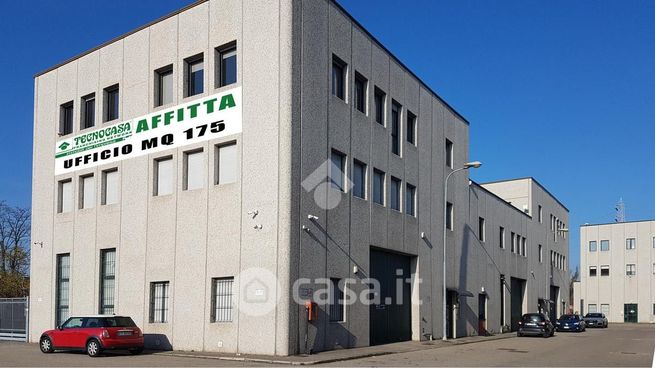 Ufficio in commerciale in Via Giuseppe di Vittorio 70
