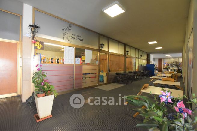 Negozio/locale commerciale in commerciale in Via Aquileia 11