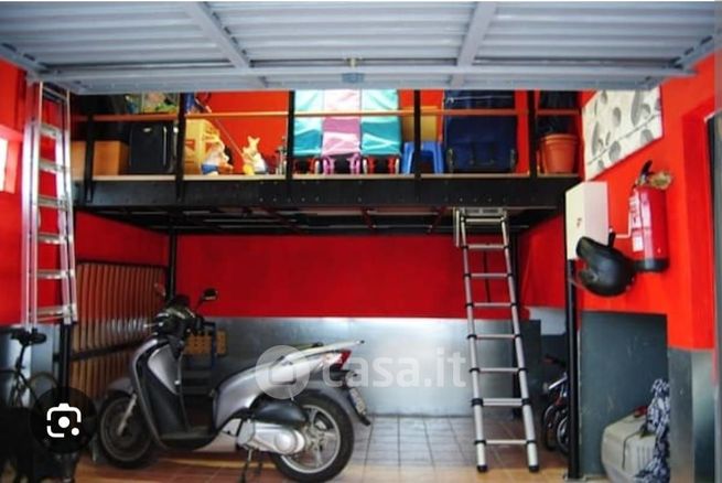 Box/posto auto in residenziale in napoli
