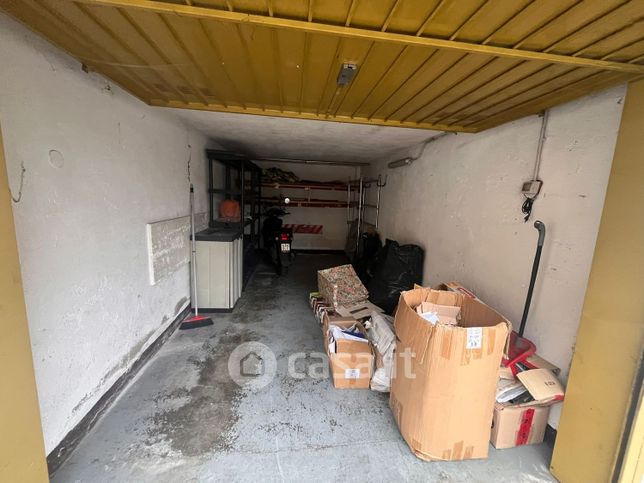 Garage/posto auto in residenziale in Viale Lombardia 81