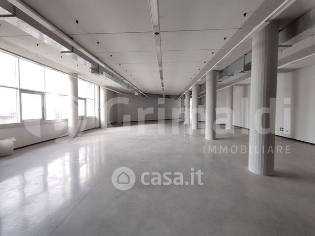 Ufficio in commerciale in 