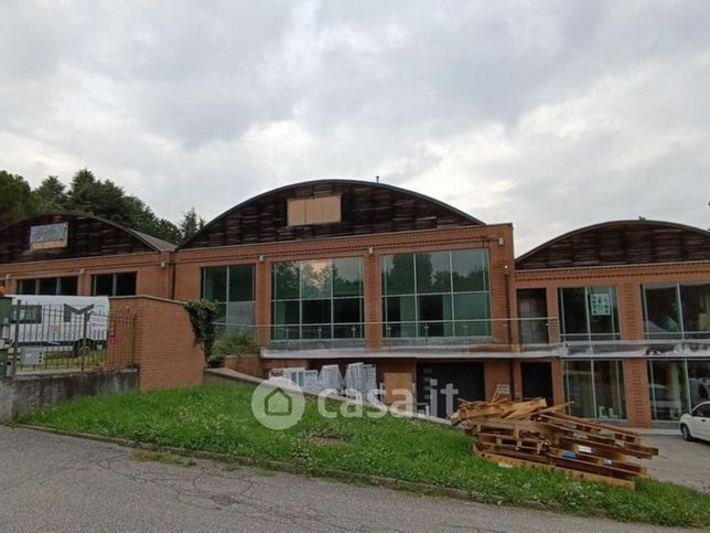 Capannone in commerciale in Viale Ortelli