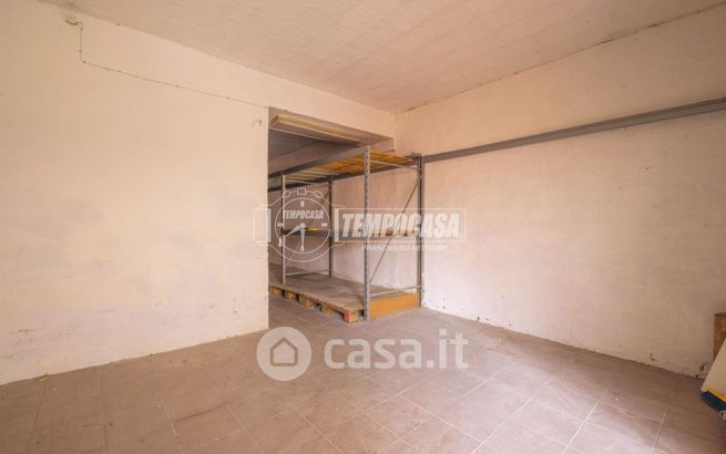 Capannone in commerciale in Via Ireneo Aleandri