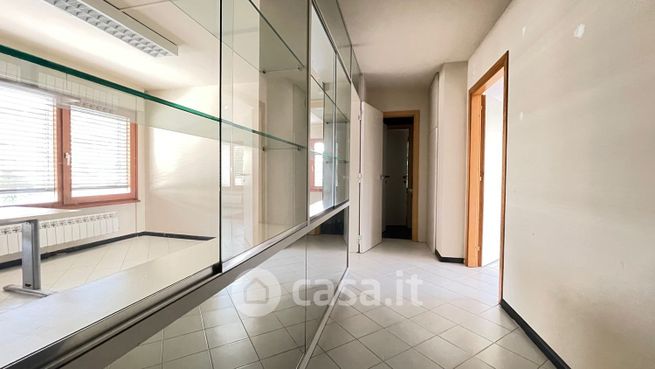 Ufficio in commerciale in Via Romana