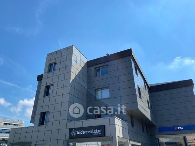 Ufficio in commerciale in Via Ariodante Barteri