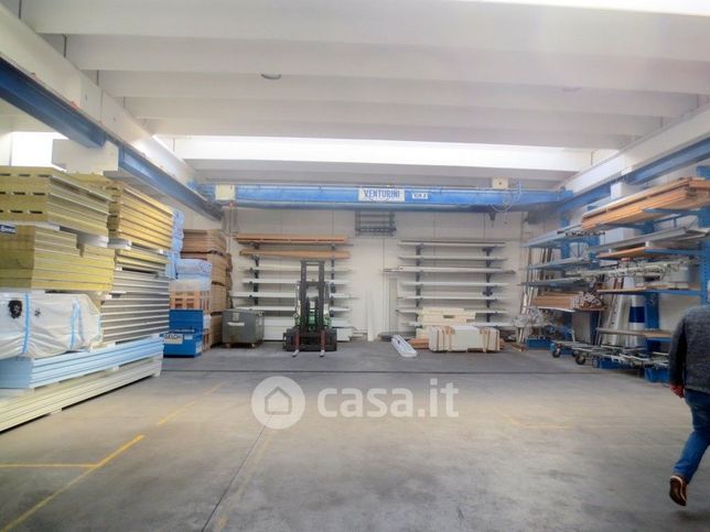 Capannone in commerciale in Via Giulio Natta