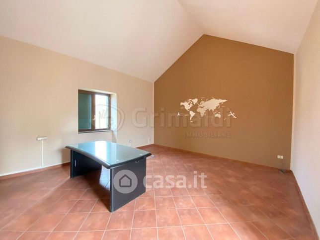 Ufficio in commerciale in 