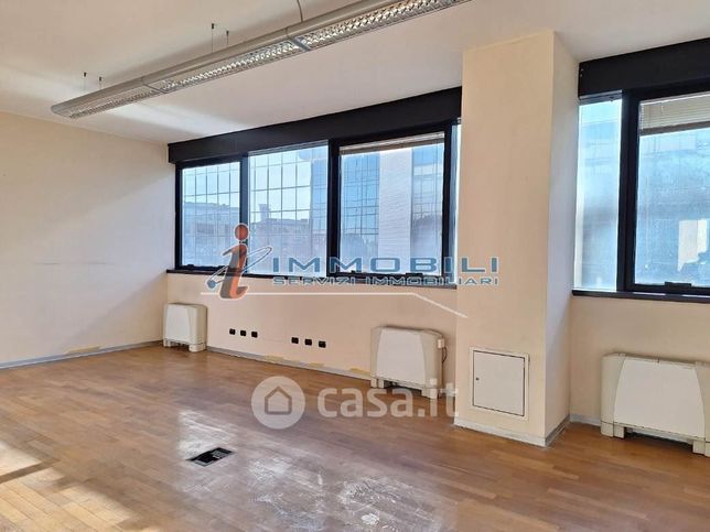 Ufficio in commerciale in Via Giuseppe Garibaldi