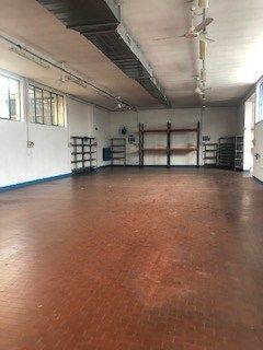 Capannone in commerciale in 