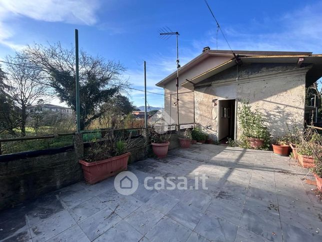 Casa bi/trifamiliare in residenziale in Viale Vittorio Alfieri 26