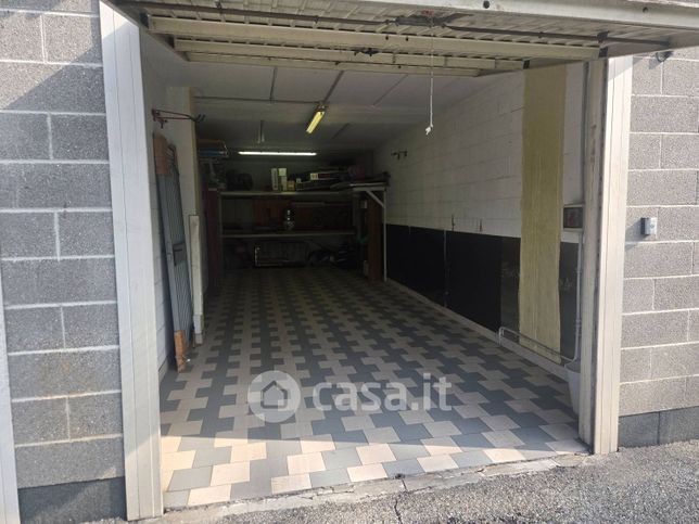 Box/posto auto in residenziale in Via Paolo Veronese 77