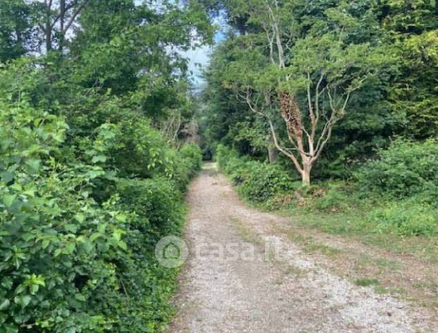 Terreno agricolo in commerciale in Via dei Laghi 152