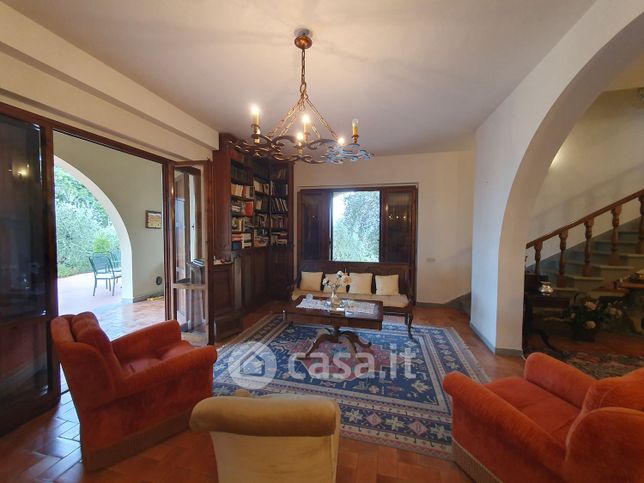 Villa in residenziale in 
