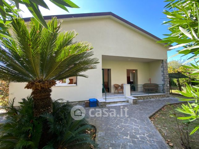 Villa in residenziale in Via del Paradiso