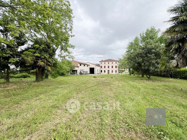 Casa indipendente in residenziale in 