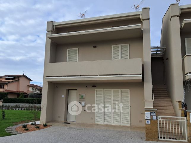 Ufficio in commerciale in Via delle Rose
