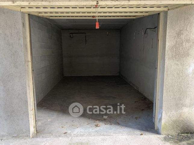 Garage/posto auto in residenziale in Via Mario Tacca 10