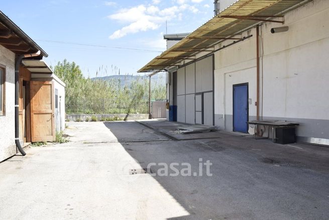 Capannone in commerciale in Via Aldo Moro