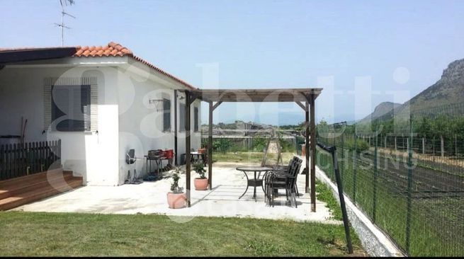 Casa indipendente in residenziale in Strada delle Cannete