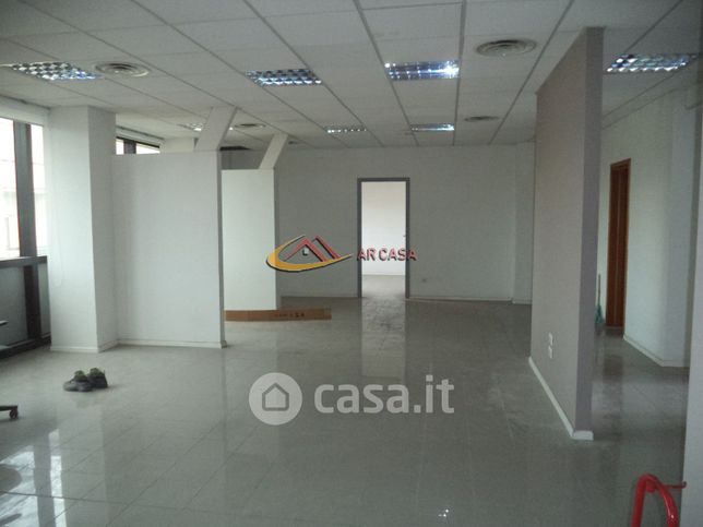 Ufficio in commerciale in 