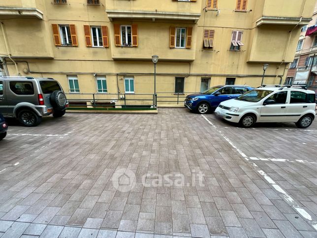 Garage/posto auto in residenziale in Via San Fruttuoso 103