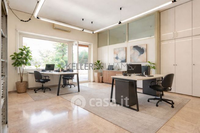 Ufficio in commerciale in Via Cristoforo Colombo 440