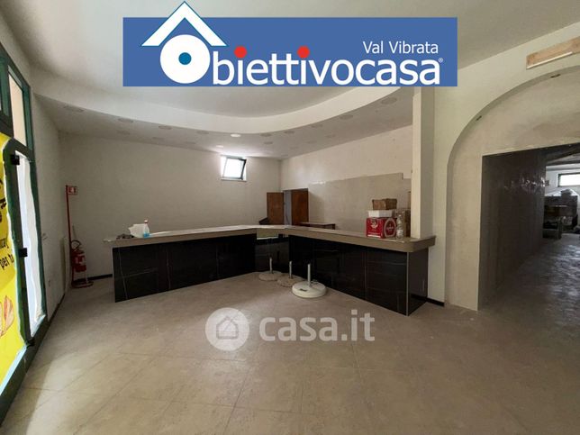 Negozio/locale commerciale in commerciale in Viale Gran Sasso 17