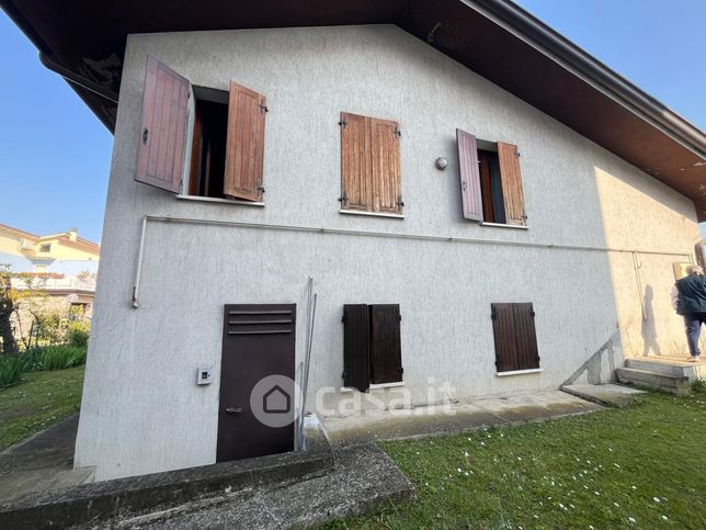 Casa indipendente in residenziale in 