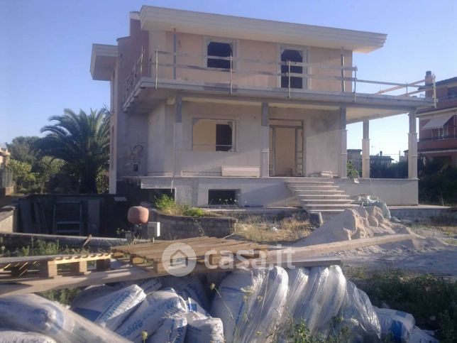 Villa in residenziale in Via Etna
