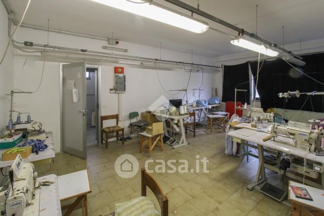 Capannone in commerciale in Via Caduti del Lavoro 1