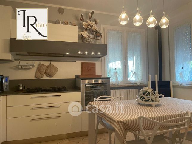 Casa indipendente in residenziale in